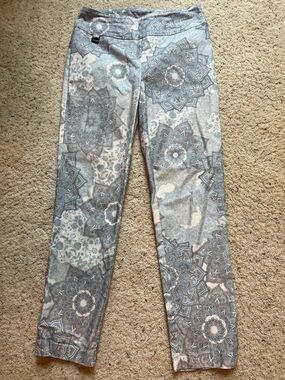 LISETTE Light Gray Floral-Mandala Skinny Jeans